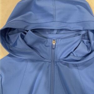 Women’s workout jacket with thumb holes